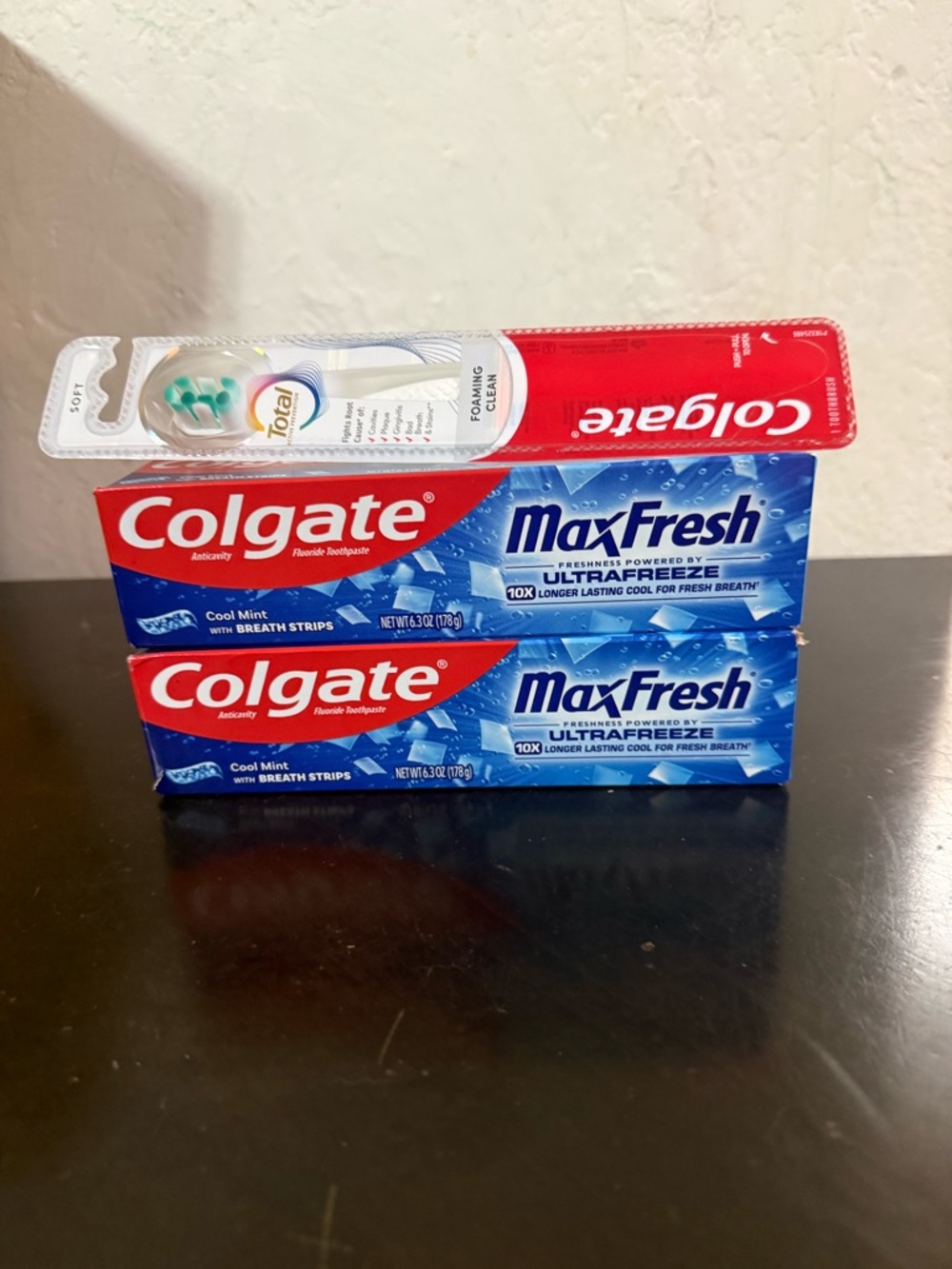 Colgate MaxFresh Toothpaste (Cool Mint) - Blue & Red - Picture 2 of 3